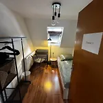 Einfaches Haus Mit Privatzimmern Und Gemeinschaftsraeumen منزل للإقامة *