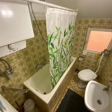 Δωμάτια σε οικογενειακή κατοικία Einfaches Haus Mit Privatzimmern Und Gemeinschaftsraeumen *