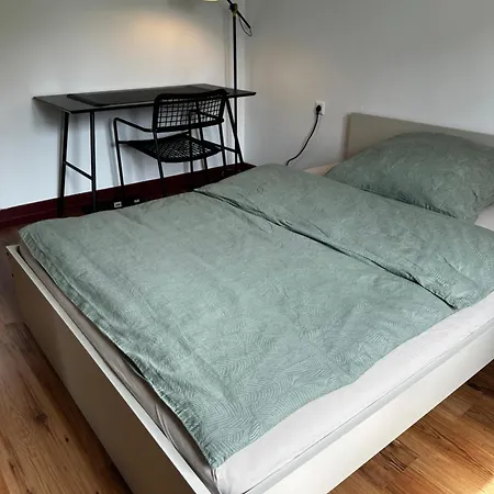 Einfaches Haus Mit Privatzimmern Und Gemeinschaftsraeumen Heilbronn